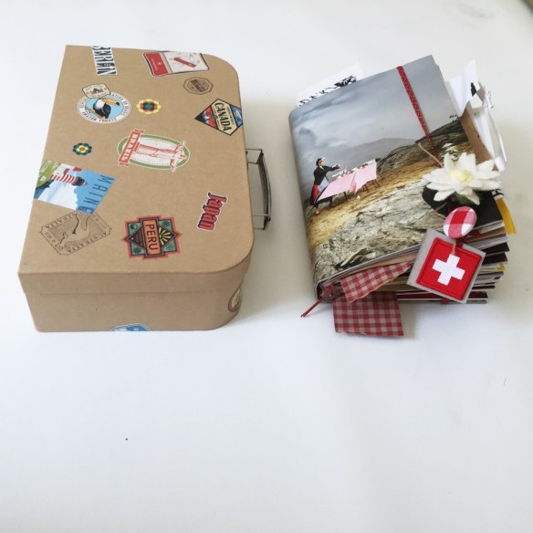 Buch und Koffer 2.jpeg